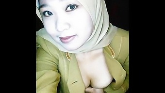 Amateur Arab And Asian Mix In Turkish Hijap Photo Series